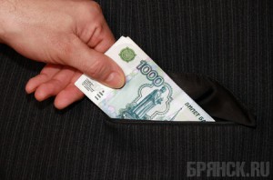 Осудили жителя Навлинского района, предложившего взятку участковому