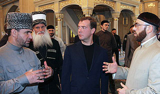 Медведев нашел способ победить экстремизм Медведев нашел способ победить экстремизм