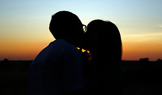 Супружеский поцелуй продолжался 46 часов Супружеский поцелуй продолжался 46 часов