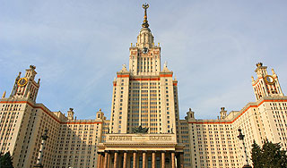 Студент выпрыгнул из окна "высотки" МГУ Студент выпрыгнул из окна "высотки" МГУ