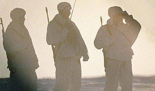 Японцев у Курил остановили пиротехникой Японцев у Курил остановили пиротехникой