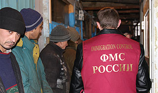 Мигрантов заставят сдать "пальчики" Мигрантов заставят сдать "пальчики"