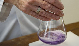 В киевского чиновника плеснули кислотой В киевского чиновника плеснули кислотой