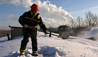 Московский дворник сорвался с крыши Московский дворник сорвался с крыши
