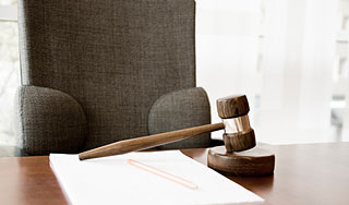 Помощница подделывала решения судьи Помощница подделывала решения судьи