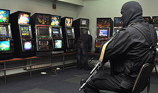 На милиционеров завели дело из-за казино На милиционеров завели дело из-за казино