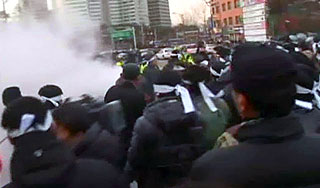 КНДР направила войска к границе с Китаем КНДР направила войска к границе с Китаем