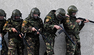 Боевики вырвались из окружения Боевики вырвались из окружения