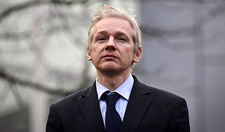 Лондон выдает Джулиана Ассанджа шведам Лондон выдает Джулиана Ассанджа шведам