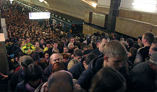 Поезда метро встали в утренний "час пик" Поезда метро встали в утренний "час пик"