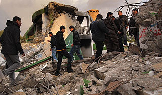 Ливийцы разрушили дворец Каддафи Ливийцы разрушили дворец Каддафи