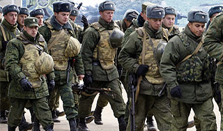 Сердюков оценил новую форму военных Сердюков оценил новую форму военных