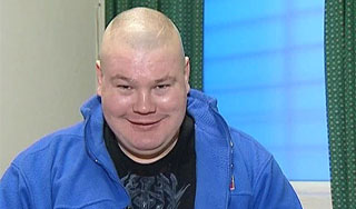 Рыжий Тарзан избил тюремного надзирателя Рыжий Тарзан избил тюремного надзирателя