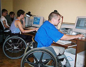 В 2010 году трудоустроили сто инвалидов