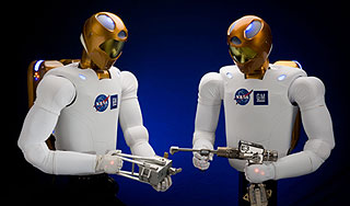 Астронавтам приказали выпустить робота Астронавтам приказали выпустить робота