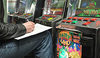 Медведев поручил убрать лазейки для казино Медведев поручил убрать лазейки для казино