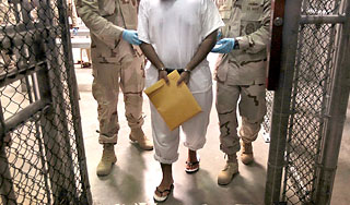 Обама разрешил судить узников Гуантанамо Обама разрешил судить узников Гуантанамо