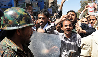 В Йемене расстреляли бунтующих студентов В Йемене расстреляли бунтующих студентов