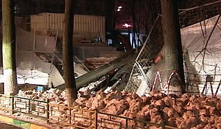 Часть московского двора ушла под землю Часть московского двора ушла под землю