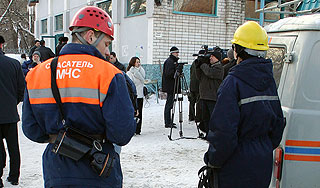 Крыша рухнула на рынке под Москвой Крыша рухнула на рынке под Москвой