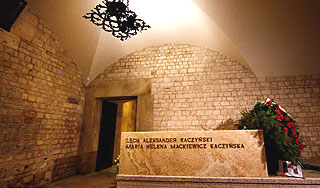 Поляки тайно вскрыли саркофаг Качиньского Поляки тайно вскрыли саркофаг Качиньского