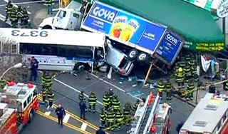 В ДТП в Нью-Йорке погибли 13 человек В ДТП в Нью-Йорке погибли 13 человек