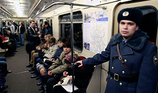 Пассажир метро заметил возможную смертницу Пассажир метро заметил возможную смертницу