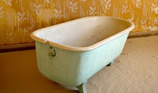 Пенсионерку придавило собственной ванной Пенсионерку придавило собственной ванной