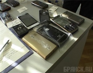 Из незаконной продажи изъяли 15 мобильных телефонов