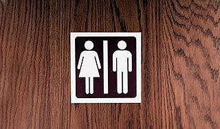 Мужчине проломили голову в женском туалете Мужчине проломили голову в женском туалете