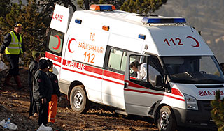 Крутой вираж убил туристов под Антальей Крутой вираж убил туристов под Антальей