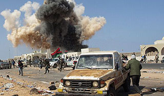 Ракеты ударили по дворцу Каддафи Ракеты ударили по дворцу Каддафи