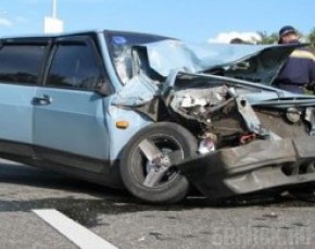 Двое мужчин насмерть разбились на машине