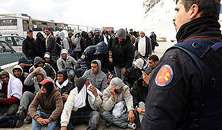 Беженцы хлынули из Африки в Европу Беженцы хлынули из Африки в Европу