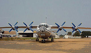 Самолет с россиянами упал на город в Конго Самолет с россиянами упал на город в Конго