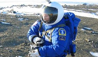 NASA испытала скафандр для Марса NASA испытала скафандр для Марса