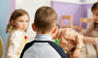 Воспитатель ругалась матом и била детей Воспитатель ругалась матом и била детей