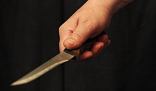 Покупатель зарезал себя у кассы магазина Покупатель зарезал себя у кассы магазина