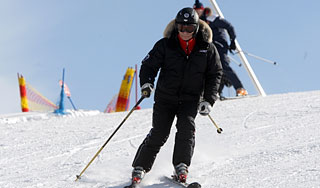 Путину подарили инновационные горные лыжи Путину подарили инновационные горные лыжи