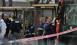 Грабитель захватил заложников в банке Грабитель захватил заложников в банке