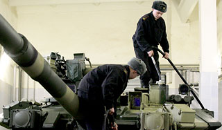 Грабители ранили двух военнослужащих Грабители ранили двух военнослужащих