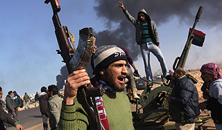 Повстанцы захватили родной город Каддафи Повстанцы захватили родной город Каддафи