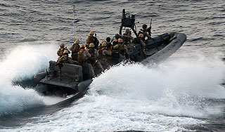 Индийские военные потопили иранское судно Индийские военные потопили иранское судно