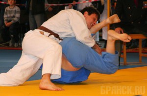 Брянец Артем Осипенко выиграл Суперкубок мира по самбо