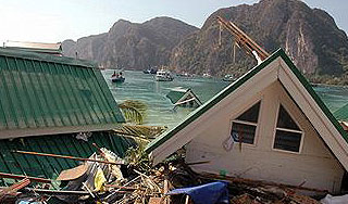 Военные корабли вывозят россиян с островов Военные корабли вывозят россиян с островов