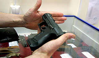 Владельцев оружия ждет поголовная проверка Владельцев оружия ждет поголовная проверка