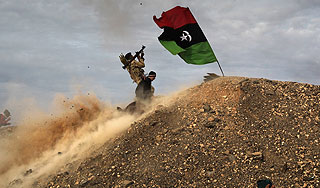 Каддафи использовал в войне песчаную бурю Каддафи использовал в войне песчаную бурю