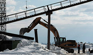 Экскаваторщик раздавил себе голову кабиной Экскаваторщик раздавил себе голову кабиной