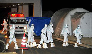 "Фукусиму-1" накрывают пленкой "Фукусиму-1" накрывают пленкой