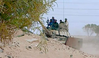 Танки Каддафи начали контрнаступление Танки Каддафи начали контрнаступление